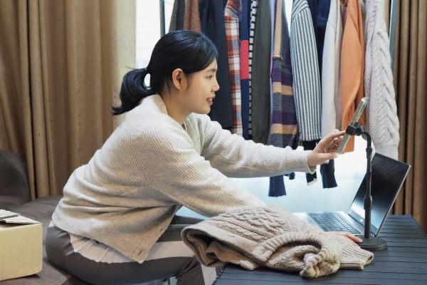How to sell clothes online