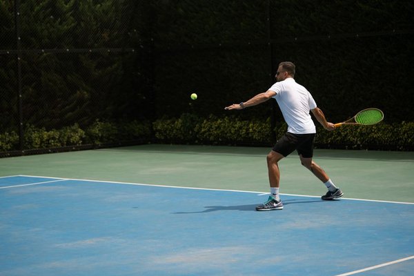 what to wear to play tennis